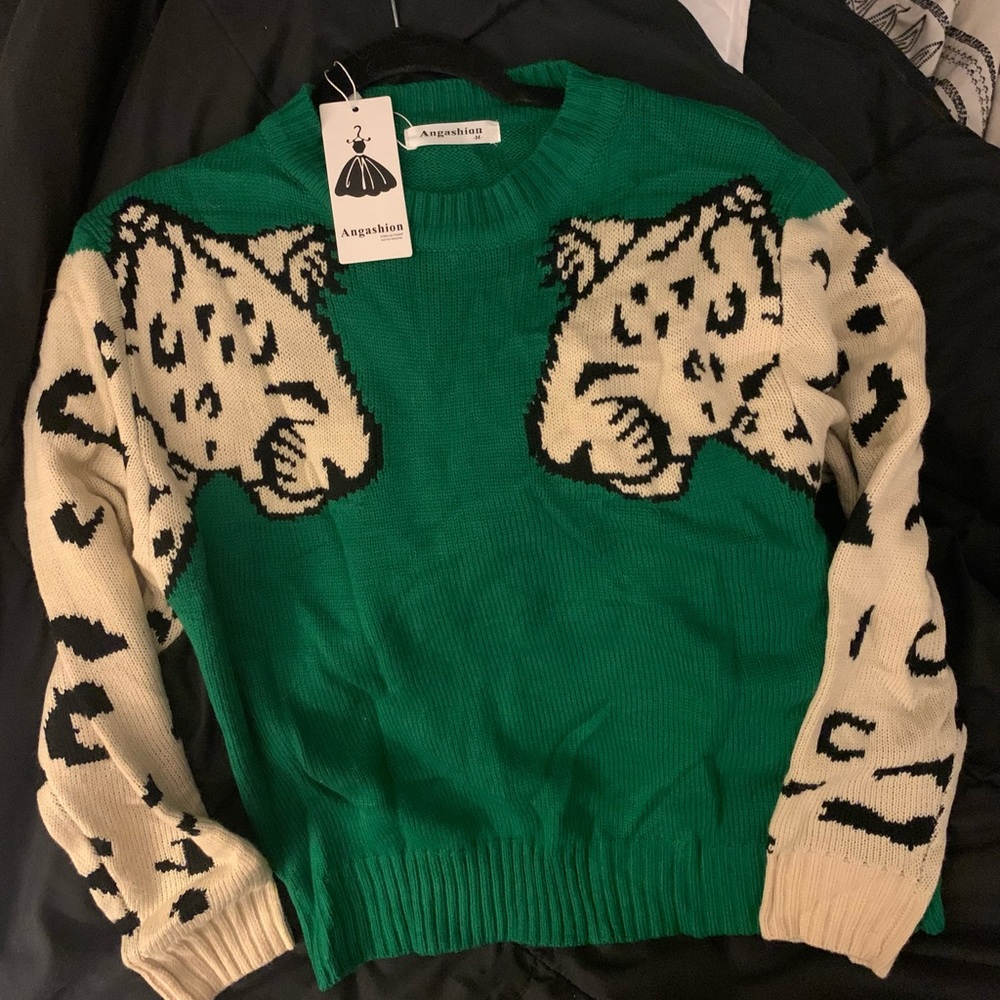 Angashion Leopard sleeve Sweater NWT